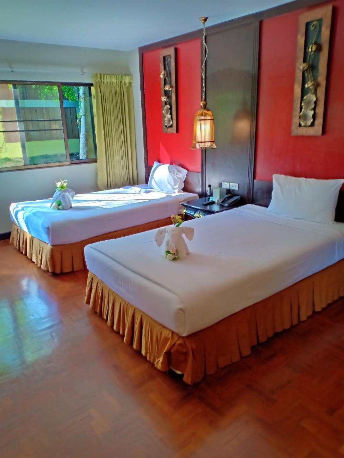 Ban Pong  Suan Bua Hotel & Resort מראה חיצוני תמונה