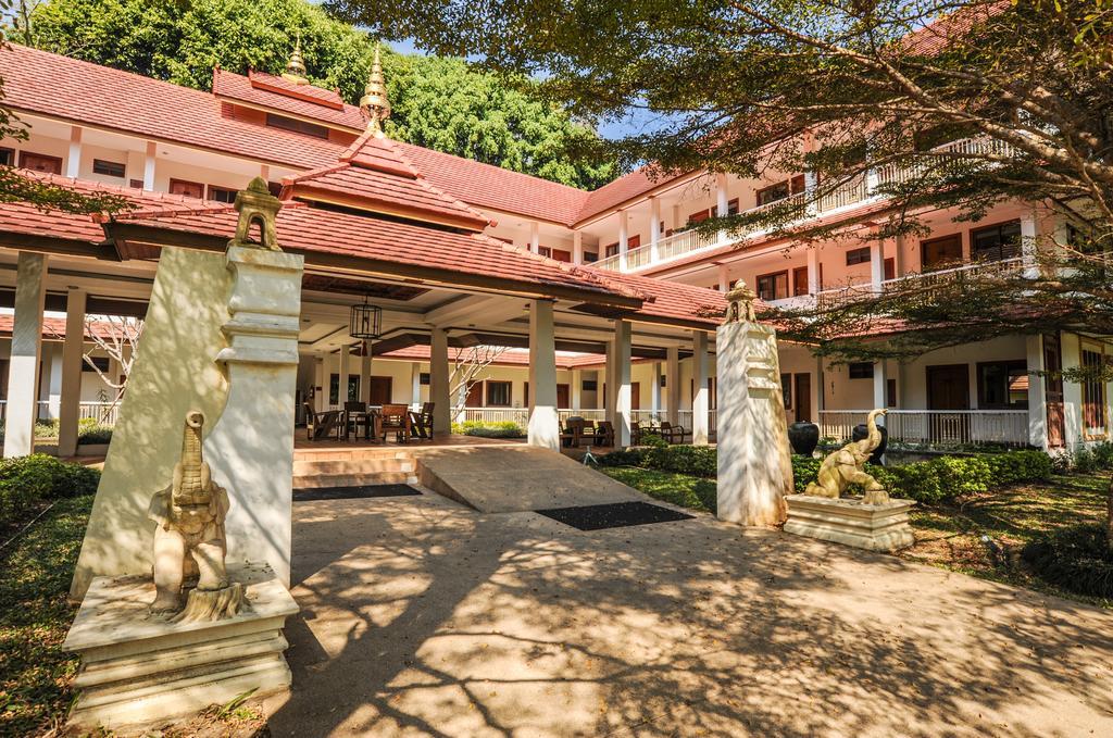Ban Pong  Suan Bua Hotel & Resort מראה חיצוני תמונה