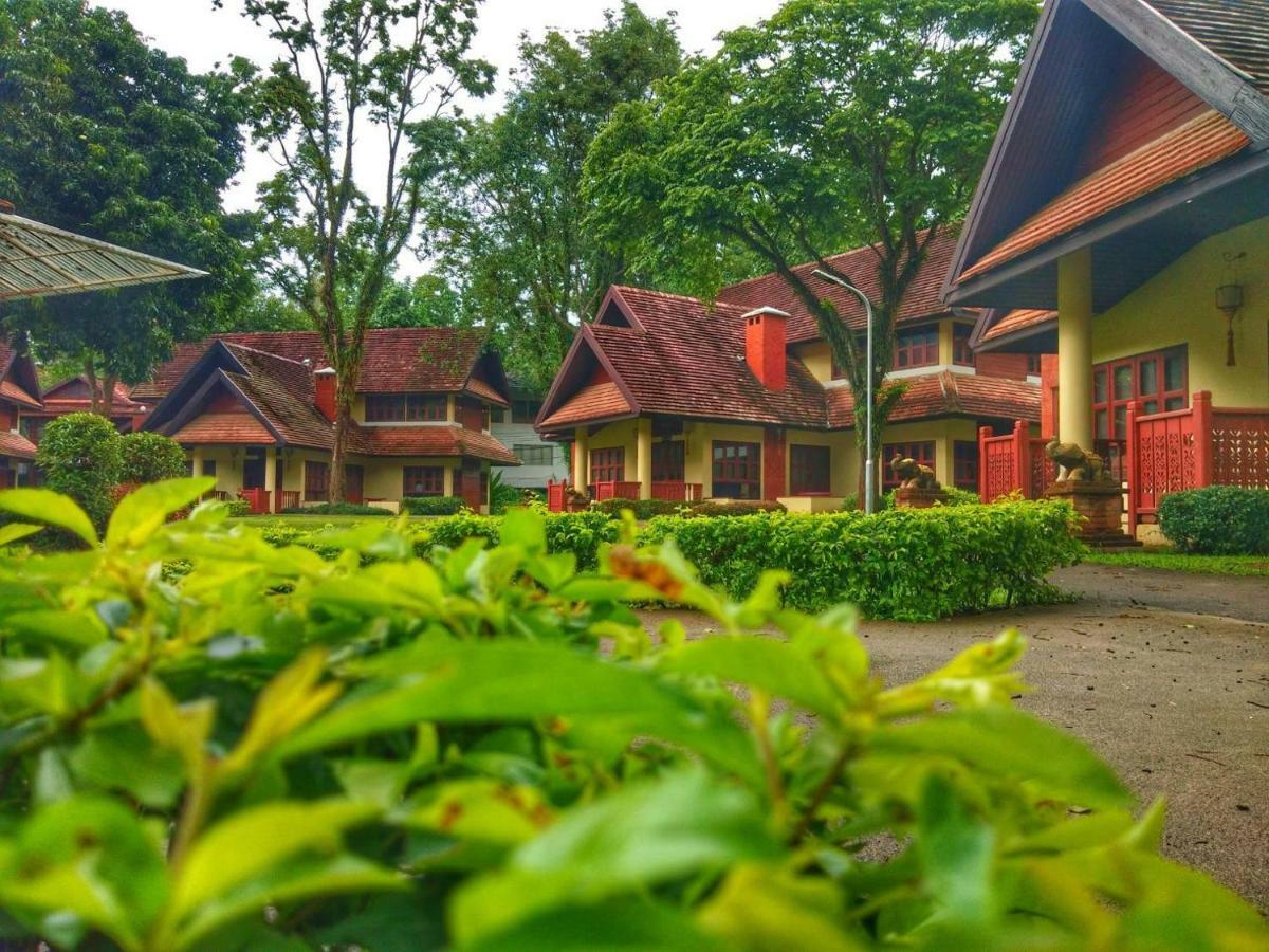 Ban Pong  Suan Bua Hotel & Resort מראה חיצוני תמונה