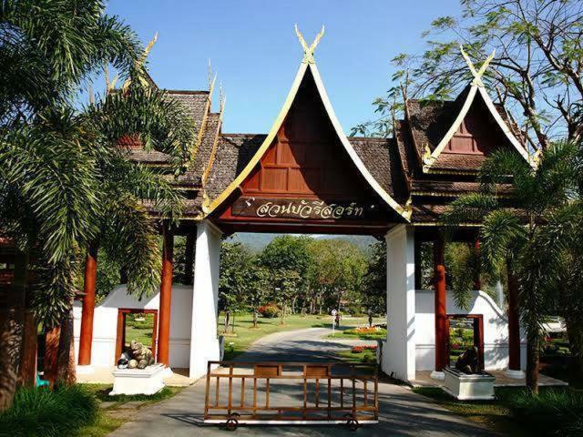 Ban Pong  Suan Bua Hotel & Resort מראה חיצוני תמונה